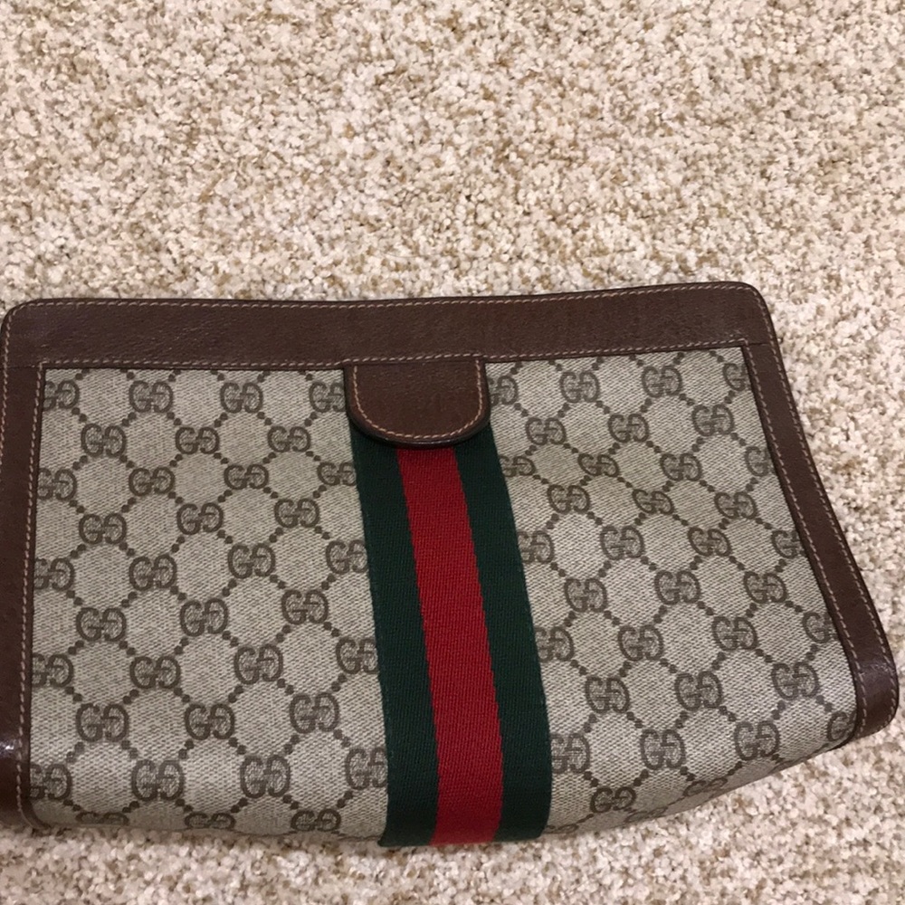 Barely used Gucci clutch